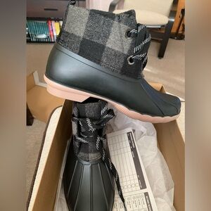 NEW boots Maurice’s plaid boots size 7.5